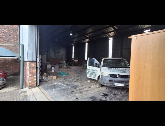 430M² WAREHOUSE FOR SALE IN APEX